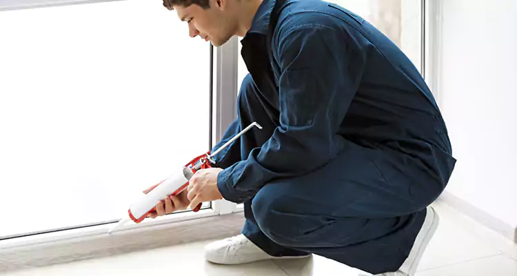 Window Glass Caulk Repair in Naples, FL